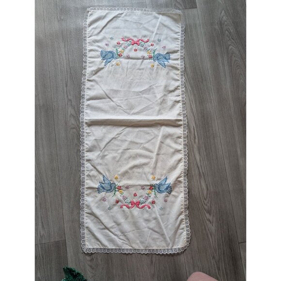 Vintage Embroidered Table Runner With Blue Doves & Pink Bows Lace Trimmed 40" x - Picture 2 of 5